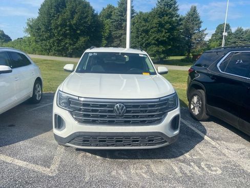 Used 2025 Volkswagen Atlas SE AWD/4WD image 2
