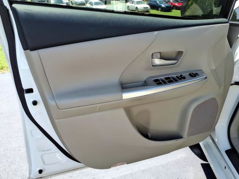Used 2012 Toyota Prius V Five FWD image 15