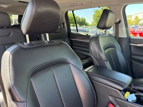 Used 2023 Jeep Grand Cherokee L Limited w/ Luxury Tech Group II AWD/4WD image 31