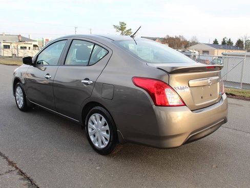 Used 2015 Nissan Versa SV image 5