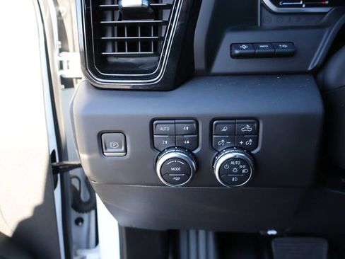 Used 2023 GMC Sierra 1500 AT4 w/ AT4 Premium Package AWD/4WD image 37
