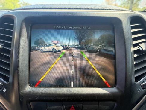 Used 2014 Jeep Cherokee Latitude w/ Comfort/Convenience Group image 10