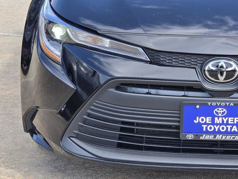 Used 2025 Toyota Corolla LE FWD image 5