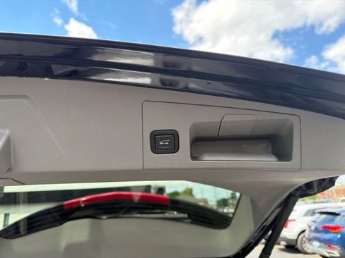 Used 2023 Cadillac XT5 Premium Luxury AWD/4WD image 16