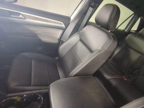 Used 2023 Volkswagen Atlas Cross Sport SE image 12