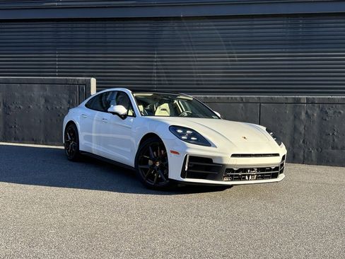 Certified 2025 Porsche Panamera 4 image 12
