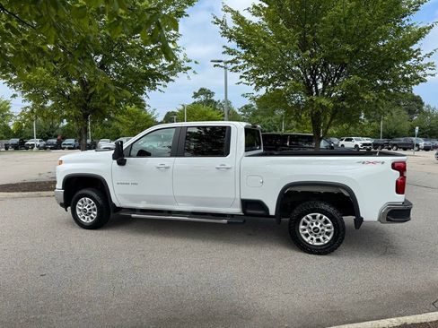 Used 2024 Chevrolet Silverado 2500 LT image 8