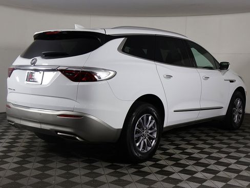 Used 2024 Buick Enclave Premium image 13
