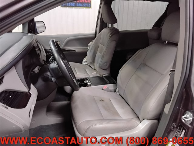 Used 2015 Toyota Sienna XLE w/ XLE Navigation Package FWD image 10