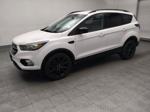 Used 2017 Ford Escape SE w/ Equipment Group 201A AWD/4WD image 2