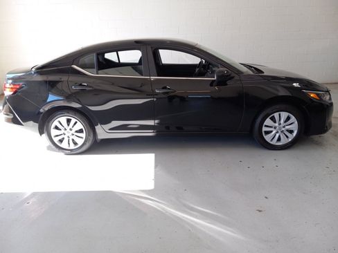 Used 2025 Nissan Sentra S FWD image 2