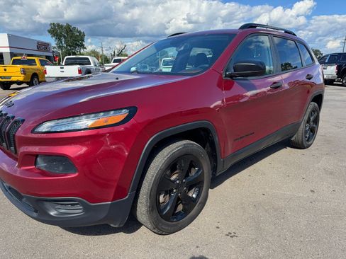 Used 2016 Jeep Cherokee Sport w/ Cold Weather Group AWD/4WD image 9