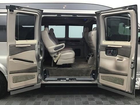 Used 2019 GMC Savana 2500 Extended w/ Enhanced Convenience Package image 43