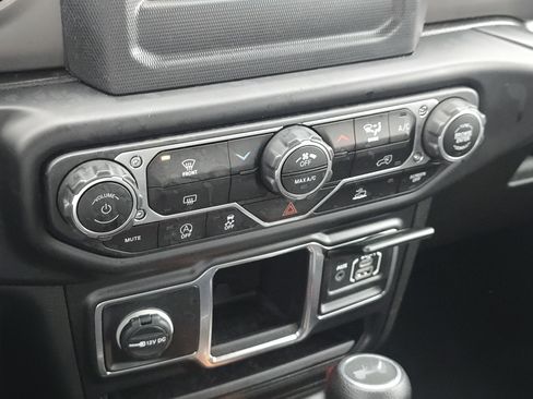 Used 2022 Jeep Wrangler Unlimited Sport image 31