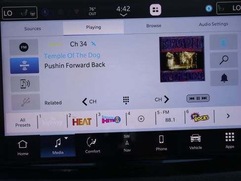 Used 2025 Chrysler Pacifica Limited FWD image 20