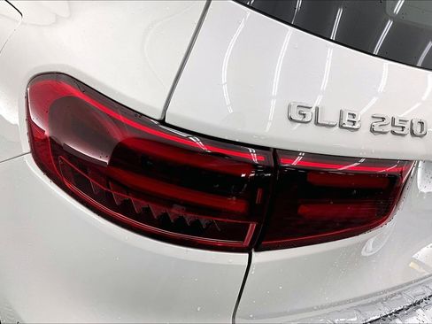 Certified 2024 Mercedes-Benz GLB 250 image 27