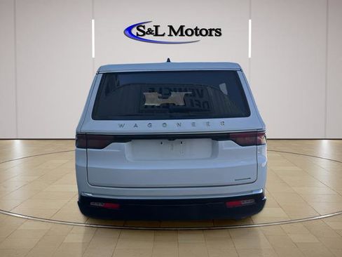 Certified 2024 Jeep Wagoneer L Series II w/ Flexible Seating Group AWD/4WD image 7