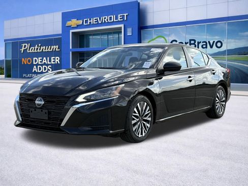 Used 2024 Nissan Altima 2.5 SV image 3
