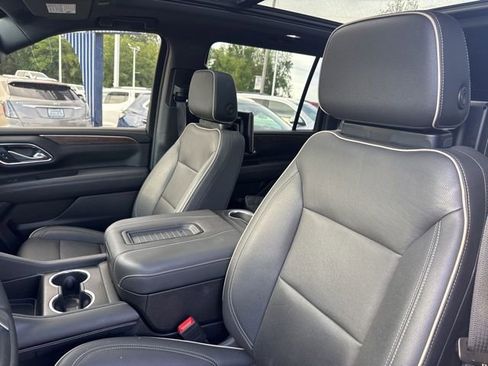 Used 2023 Chevrolet Suburban Premier AWD/4WD image 15