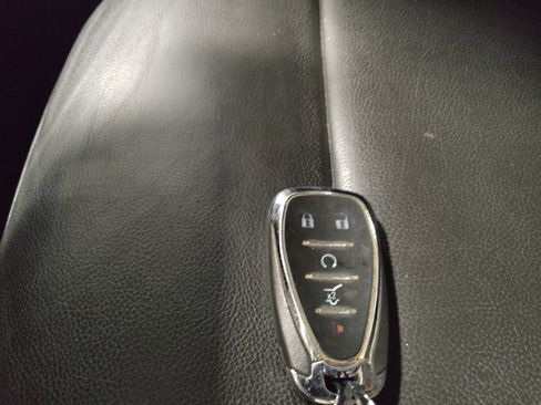 Used 2019 Chevrolet Traverse LT FWD image 32