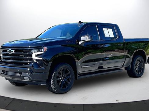 Used 2024 Chevrolet Silverado 1500 High Country w/ Midnight Edition AWD/4WD image 4
