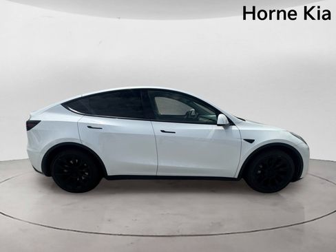Used 2023 Tesla Model Y Long Range AWD/4WD image 3