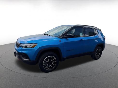 Used 2025 Jeep Compass Trailhawk AWD/4WD image 6