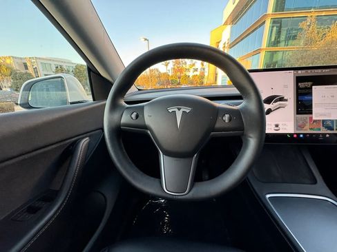 Used 2024 Tesla Model Y Long Range AWD/4WD image 23