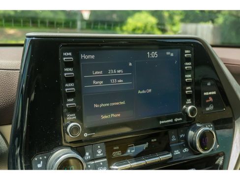 Used 2022 Toyota Highlander XLE FWD image 24