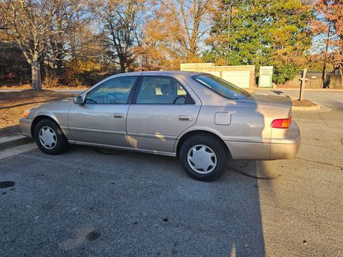 Used 2000 Toyota Camry LE image 29