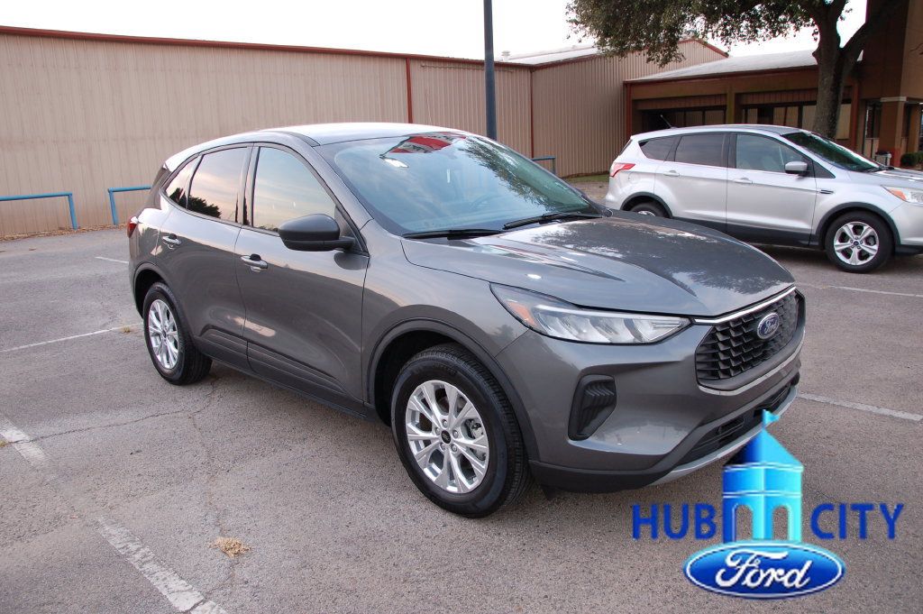 Used 2025 Ford Escape Active FWD image 7