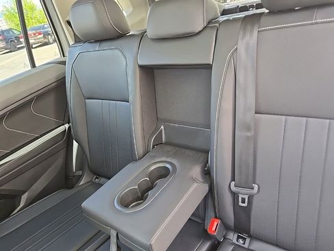 Used 2023 Volkswagen Tiguan SE w/ Panoramic Sunroof Package FWD image 42