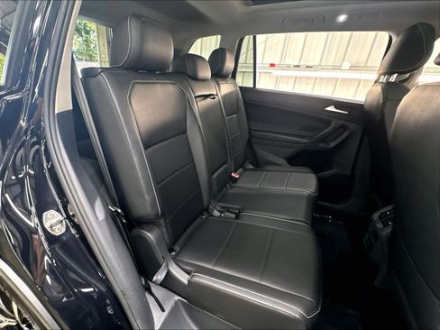 Used 2021 Volkswagen Tiguan SE w/ Panoramic Sunroof Package FWD image 28