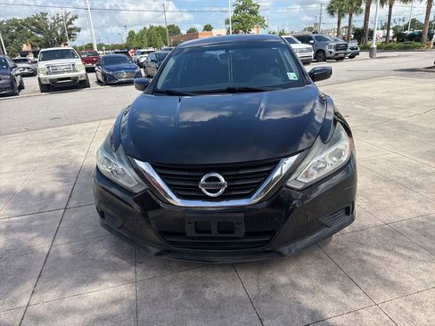 Used 2017 Nissan Altima 2.5 S w/ Power Driver Seat Package FWD image 2