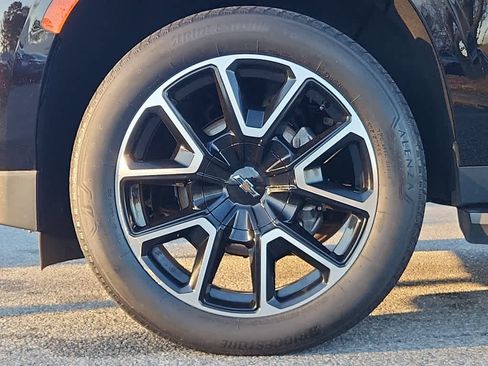 Used 2021 Chevrolet Suburban RST w/ Luxury Package image 6