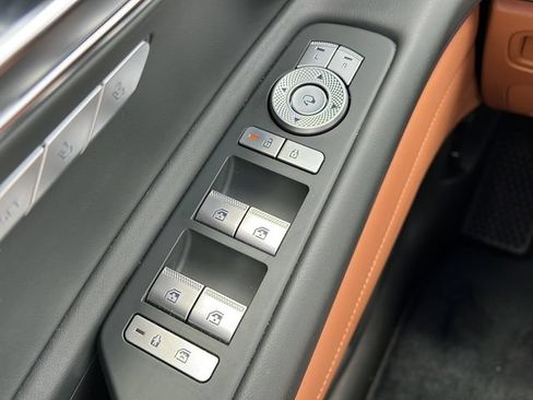 Certified 2025 Genesis GV80 3.5T Prestige AWD/4WD image 24