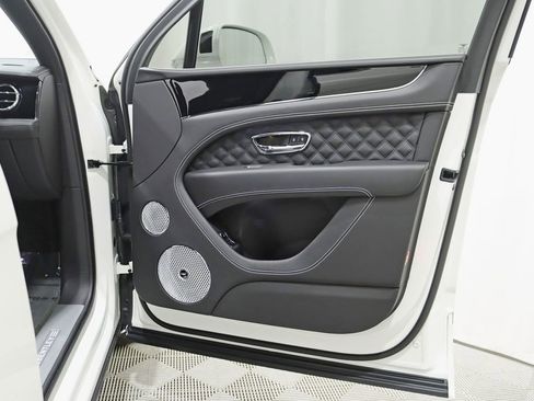 Used 2021 Bentley Bentayga AWD/4WD image 45