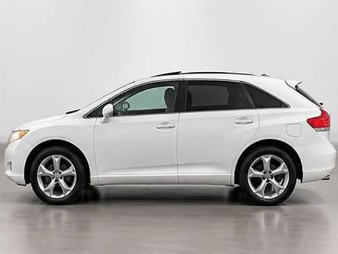 Used 2010 Toyota Venza AWD image 2
