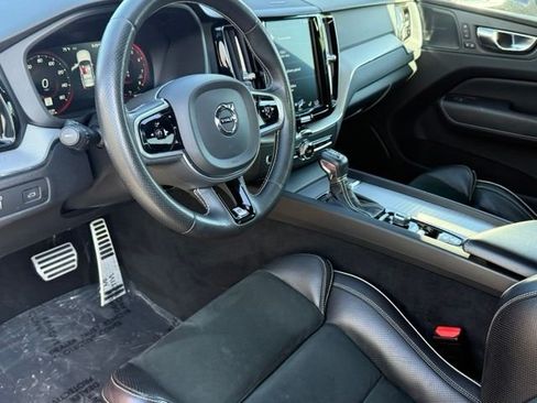 Used 2019 Volvo XC60 T6 R-Design AWD/4WD image 10