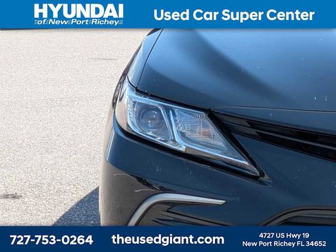 Used 2022 Toyota Camry LE image 9