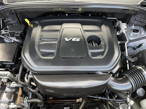 Used 2018 Jeep Grand Cherokee Laredo image 31