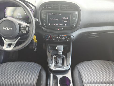 Used 2023 Kia Soul LX w/ LX Technology Package FWD image 8