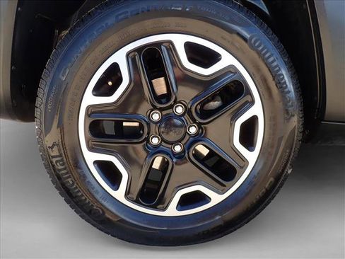 Used 2016 Jeep Renegade Trailhawk w/ Premium Trailhawk Package AWD/4WD image 7