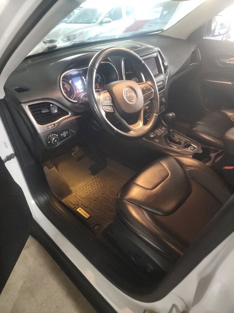 Used 2019 Jeep Cherokee Latitude Plus w/ Comfort/Convenience Group AWD/4WD image 7