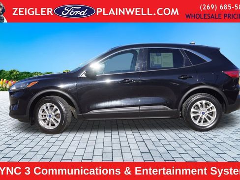 Used 2022 Ford Escape SE image 2