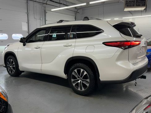 Used 2021 Toyota Highlander XLE image 11