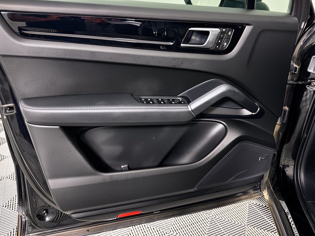Certified 2023 Porsche Cayenne AWD/4WD image 14