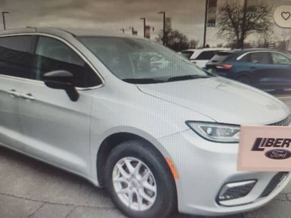 Used 2024 Chrysler Pacifica Touring-L