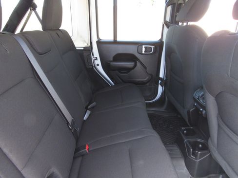 Used 2022 Jeep Wrangler Unlimited Sport image 9