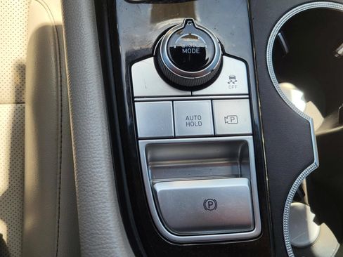 Used 2022 Genesis G70 2.0T RWD image 25